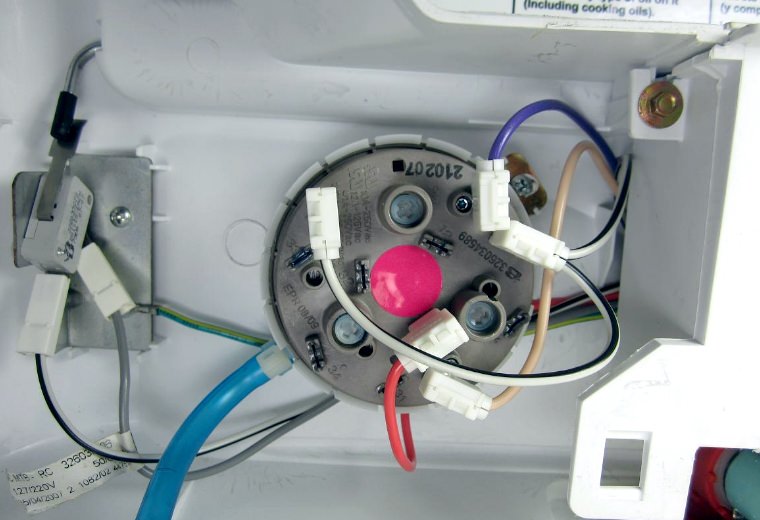 Замена датчика воды в стиральной машине Ignis